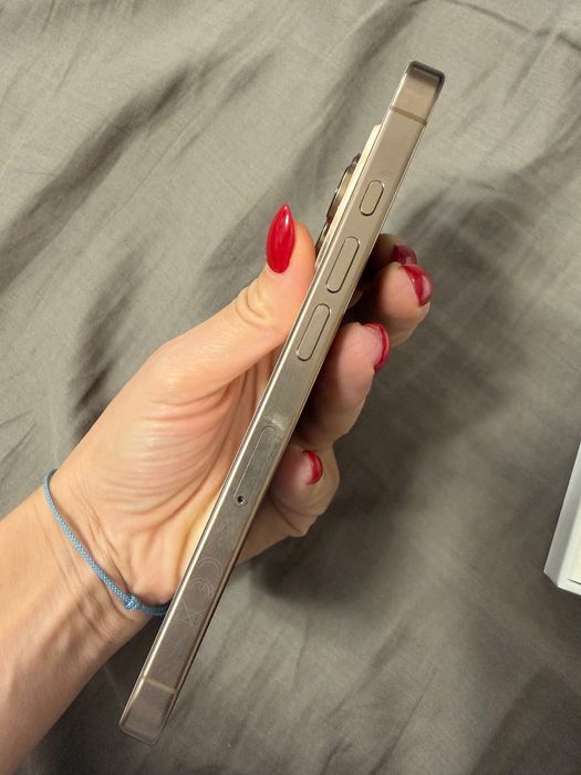 Iihone 16 pro 512 mb