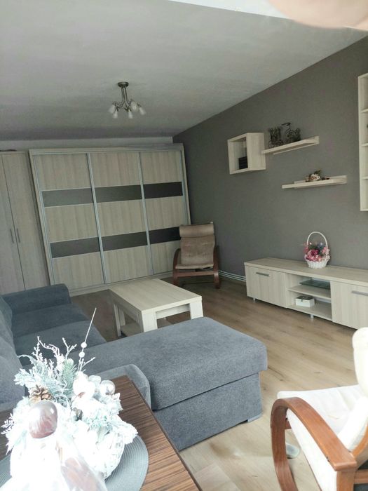 Inchiriez apartament 3 camere, in zona Orizont