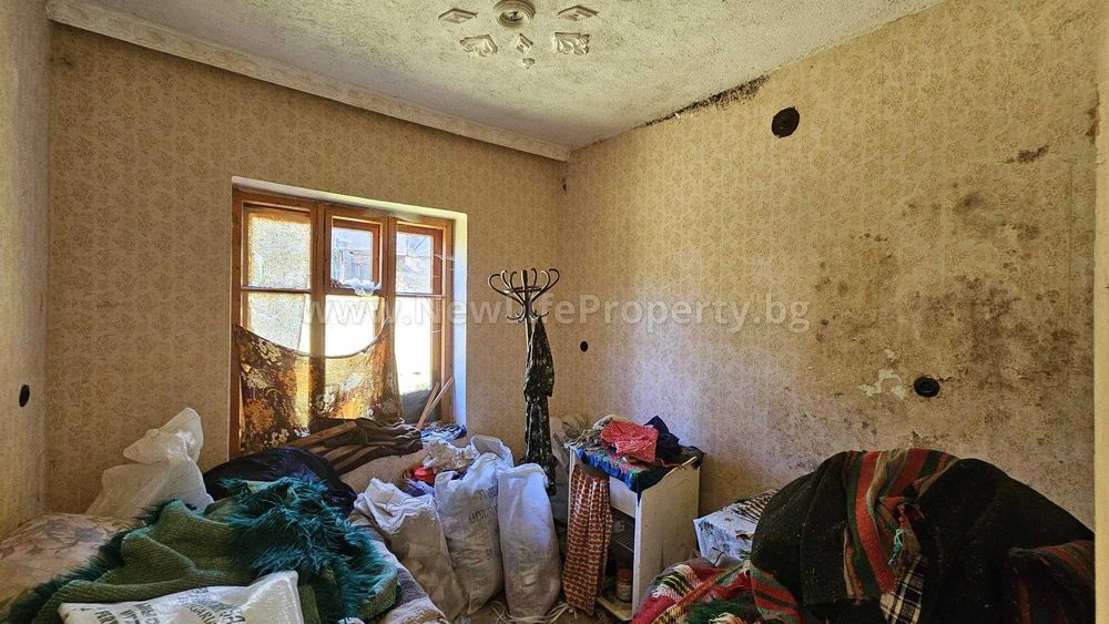 Двуетажна къща в с. Стърница, обл. Смолян