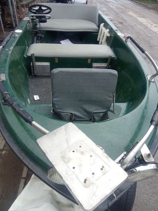 Лодка Опен 4.3-1.6 метра с регистриран колесар
