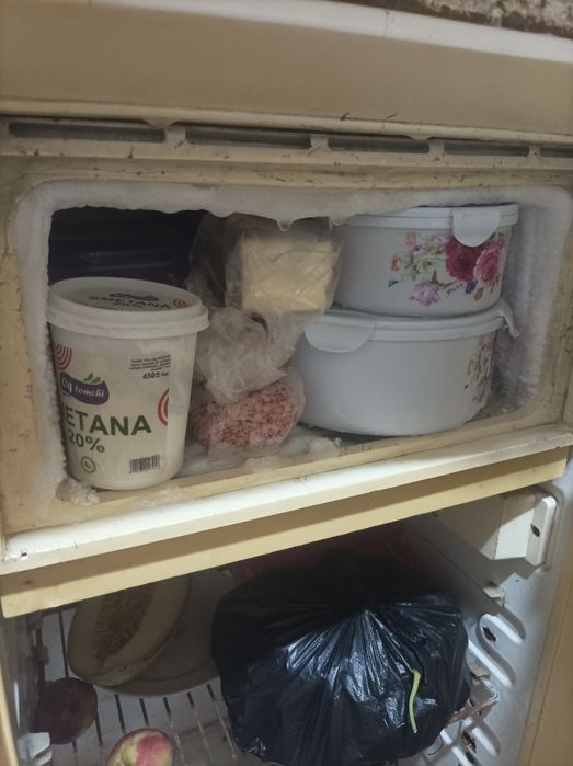 Холодильник старый