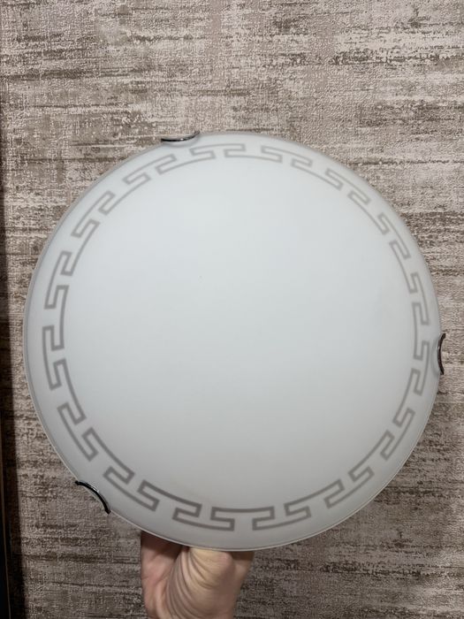 Продам люстры: в спальню, коридор туалет