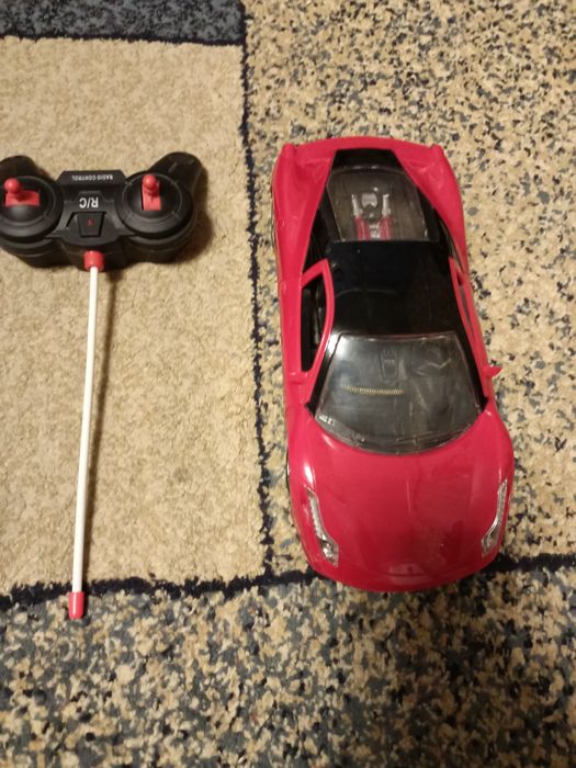 Продам машинку детскую