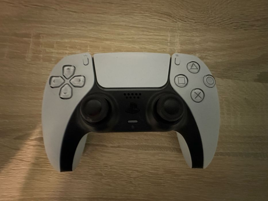 Продавам PS 5 в перфектно състояние