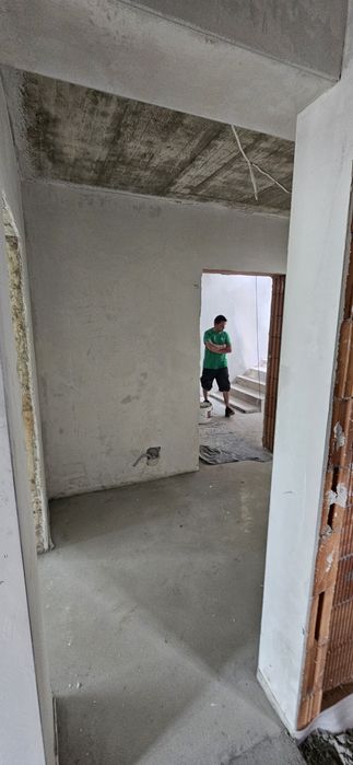 Добротица -Албенска!2ри-СРЕДЕН ЕТАЖ!
С Изложение;
-Трапезария(всекидн