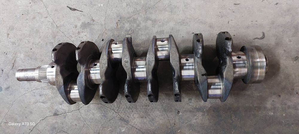 Коленвал 2Lt б/у