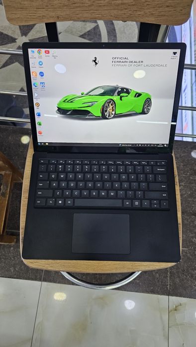 Surface - yengil ixcham jiddiy olib yurushga eng porfessional laptop!