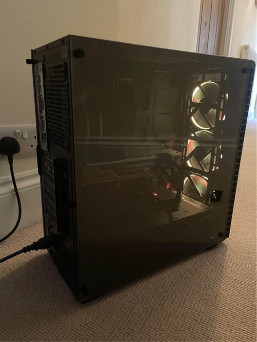 Vand pc gaming in stare excelenta