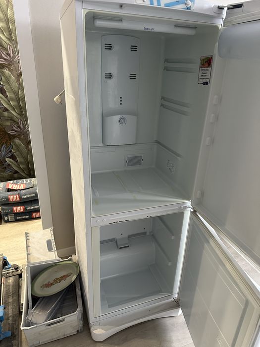 Холодильник indesit