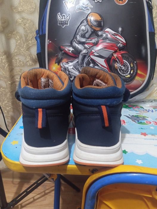 Продам детскую обувь