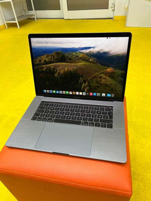 Продавам .APPLE MacBook Pro A 1990 Space Grey