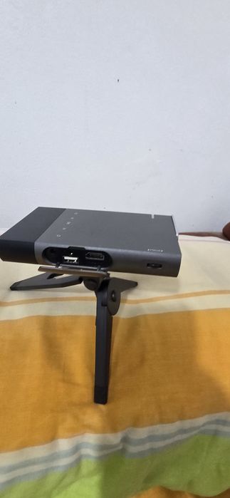 Mini Proiector led portabil cu difuzor și baterie incorporata