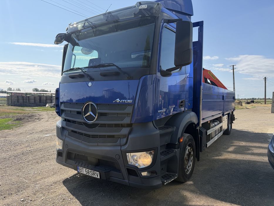 Mercedes Benz Antos 1833 cu macara PALFINGER PK13001K