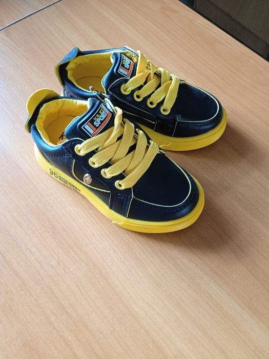 Кроссовки детские, новые