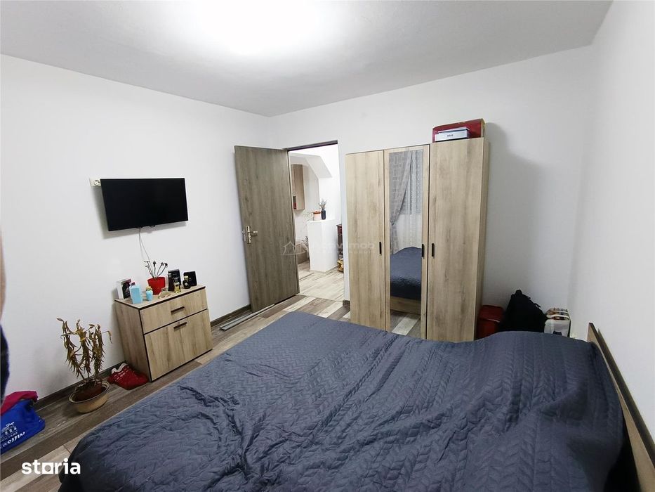 Apartament 2 camere in zona centrala Moldova Noua, langa piata