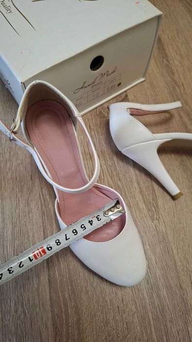 Дамски официални обувки номер 37