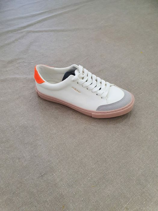 Новые женские кроссовки