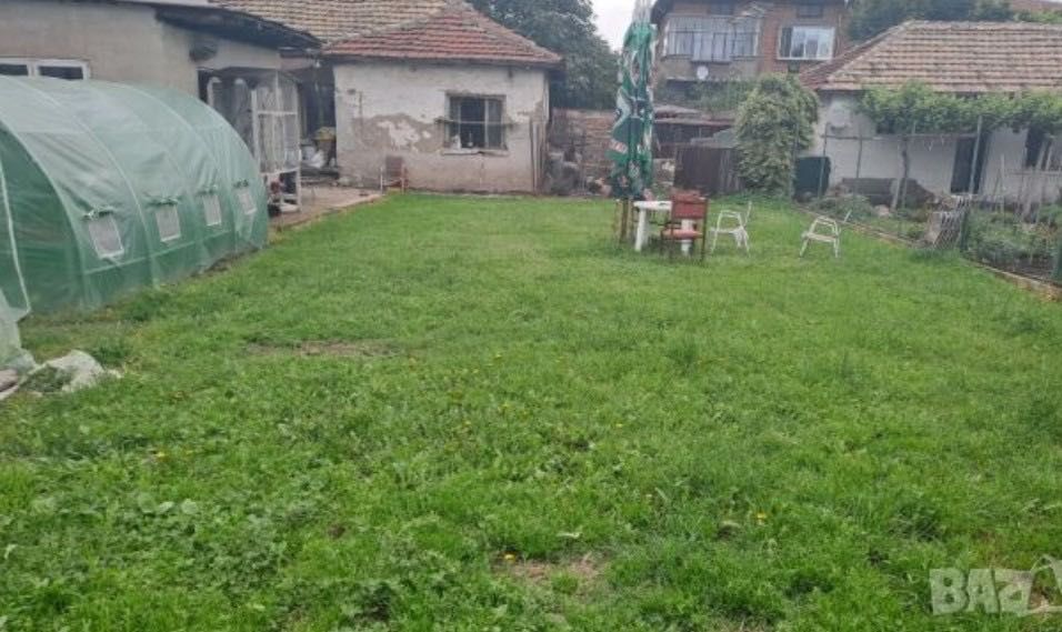 Кв. Прослав Къща 400 кв.и  757кв.двор