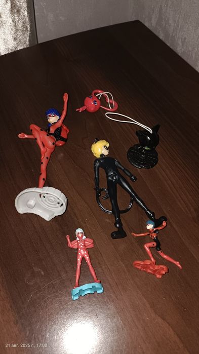 Продам Киндер игрушки