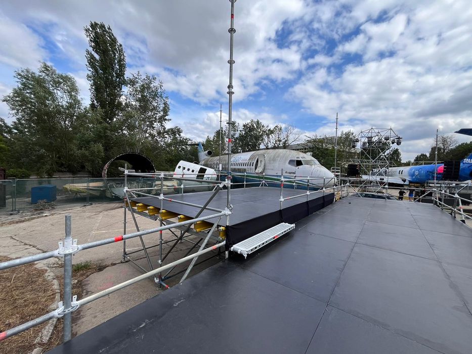 Podina scena layher, structura layher, cort