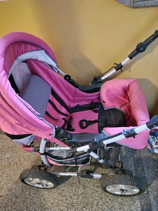 Лека използвана бебешка количка в отлично състояние