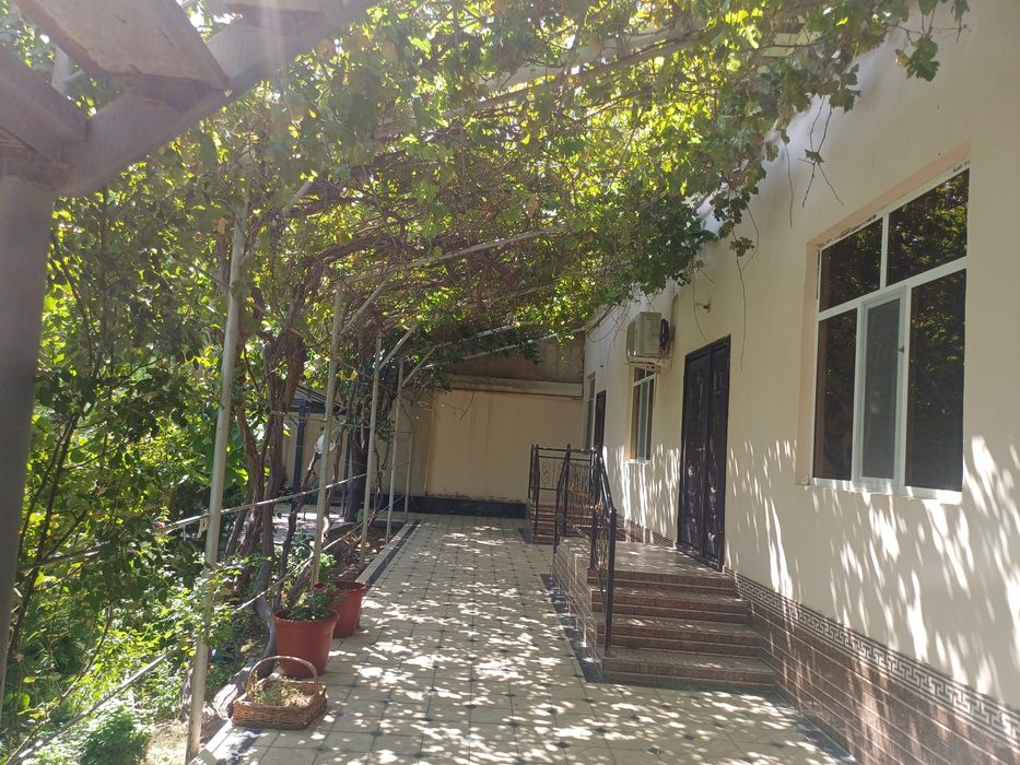 Uy (hovli) sotiladi
