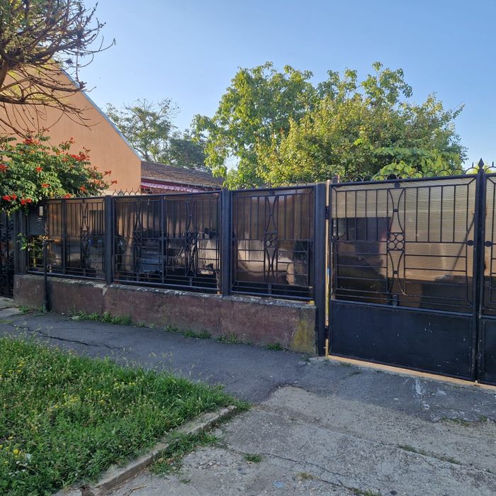 Porti + gard de vanzare