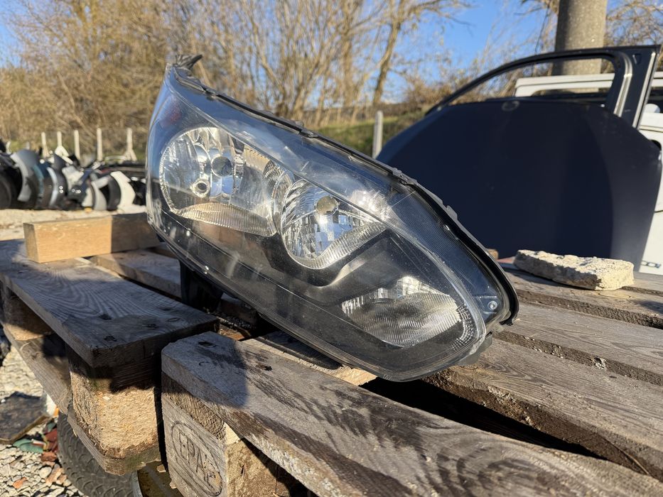 Фар Ford Transit Connect