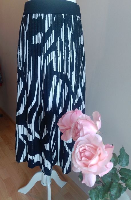 Нова пола Karen Millen