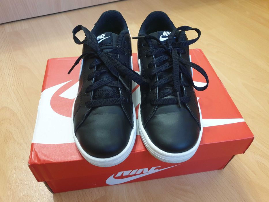 Vand adidasi originali Nike Court Royale 2 marime 36.5 talpic 23.5cm