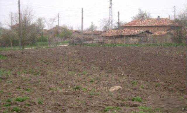 Къща в Бенковски