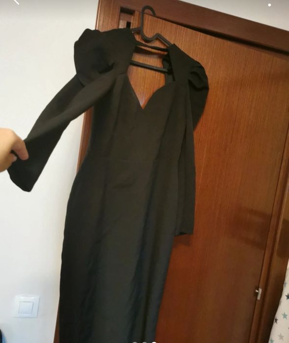 Rochie neagră cu spate gol eleganta