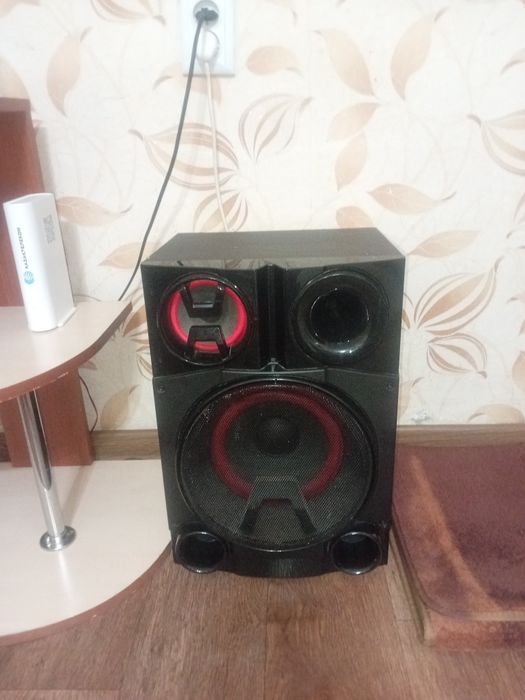 Продам 70000 Музыкальный центр.