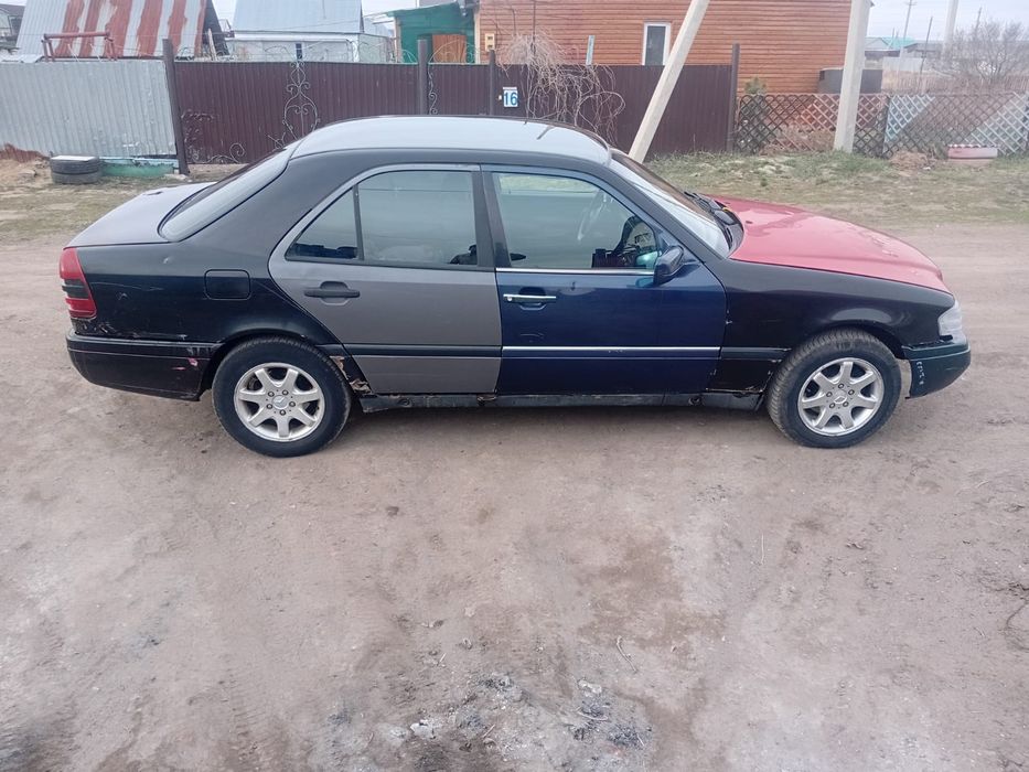 Продам мерседес с 180 1.8