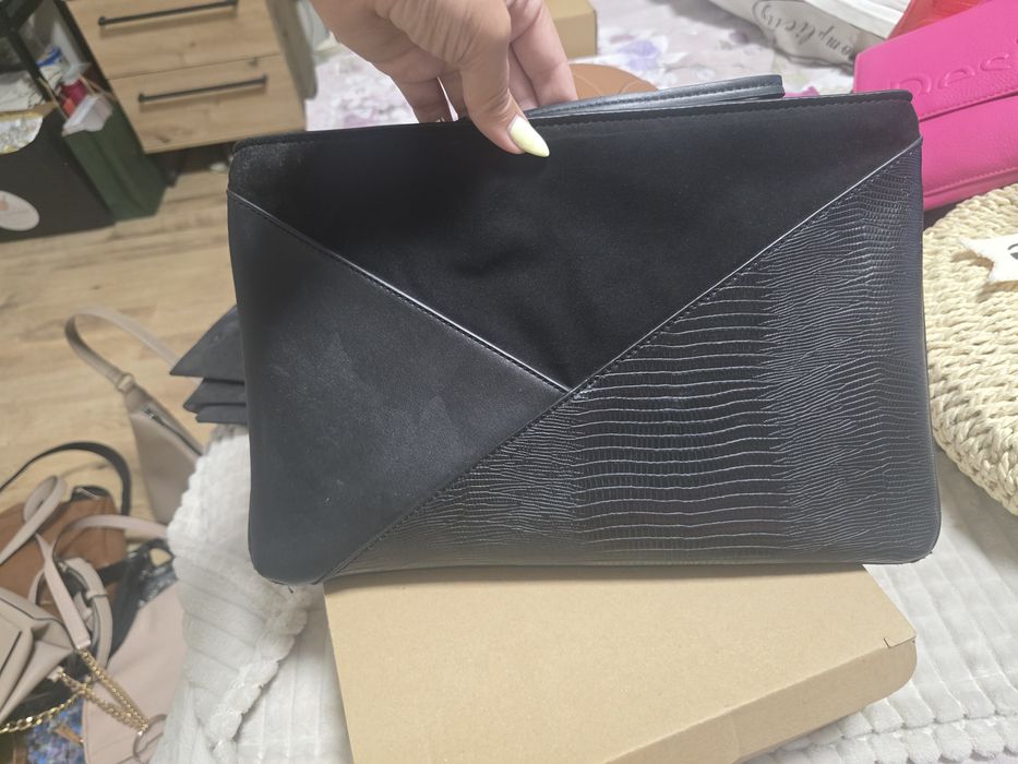 Черен клъч чанта на  Zara