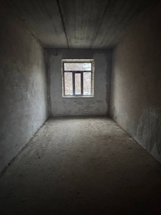 2 xonali kvartira 1 qavat sotiladi