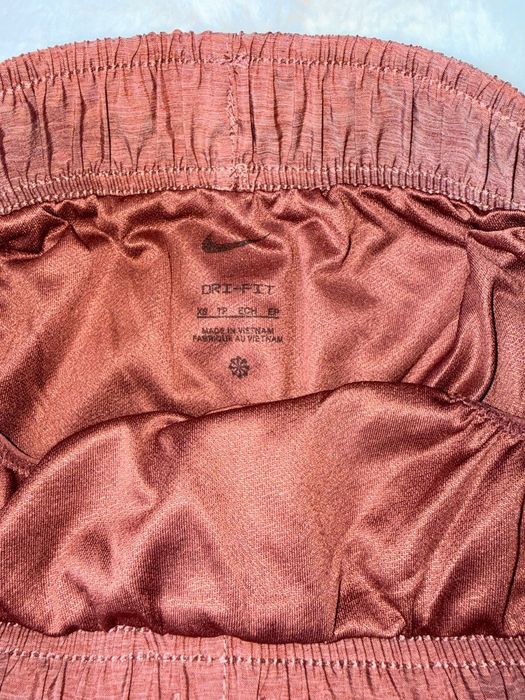 VAND Pantaloni NIKE Noi