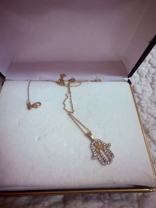 Lantisor de aur cu Mana Fatimei