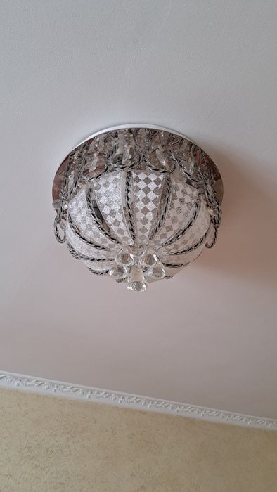 Продаются люстры