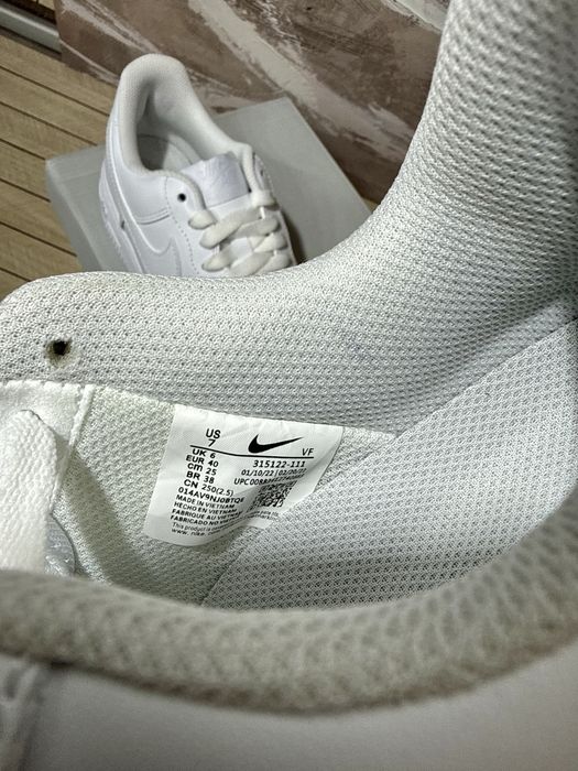 Nike Air Force 1 Triple White