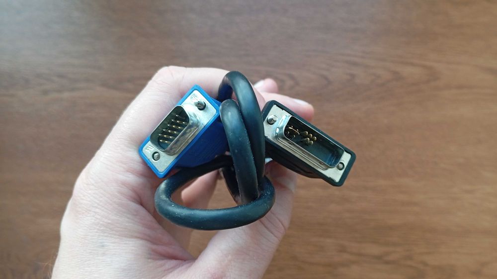 Компьютерный кабель DVI-VGA