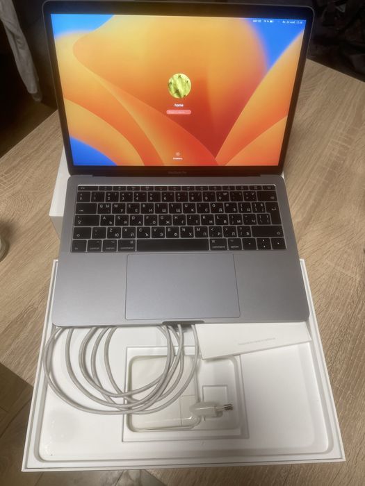 MacBook PRO Retina 2017 2.3 Ghz intel core i5