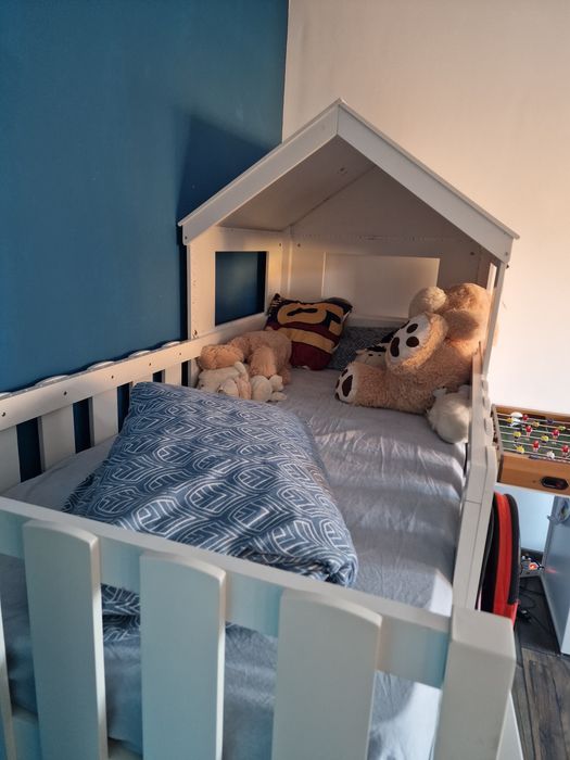 Pat tip căsuță pentru camera copiilor