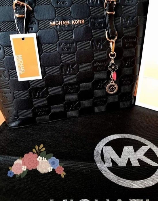 Geanta damă model classic,Italia, logo metalic, saculet, etichetă