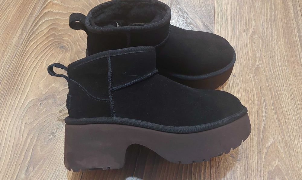 Дамски ботуши на UGG, 37