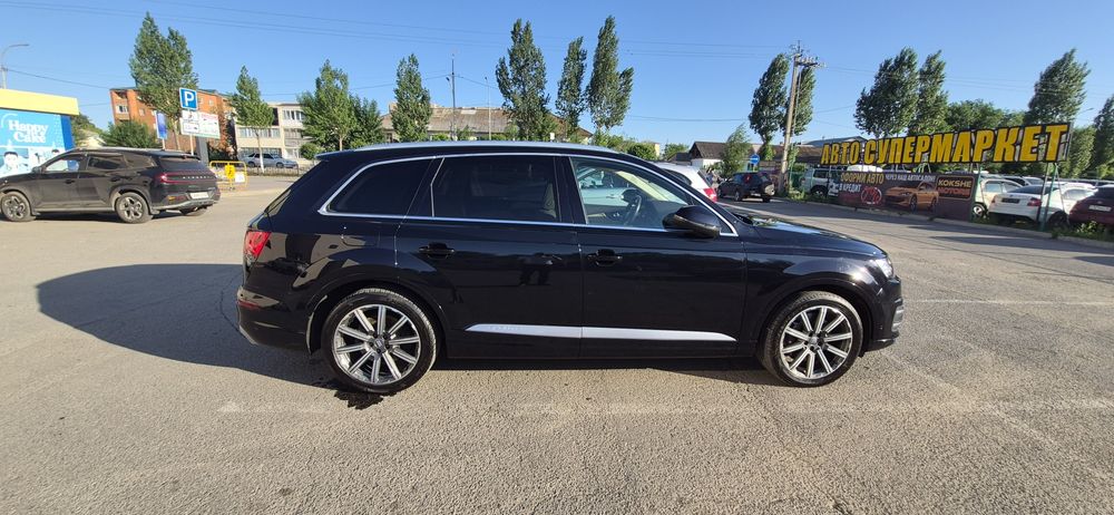 Продам Ауди (Audi Q7 4m)