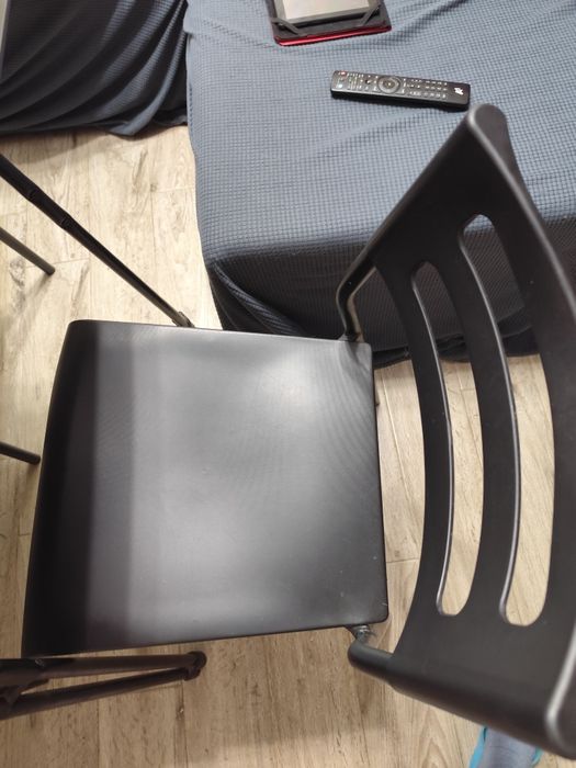 Стъклена трапезна  маса с четири стола