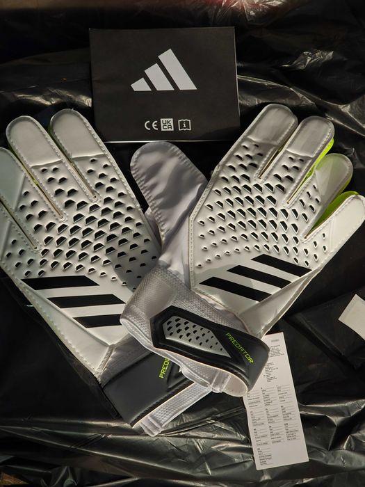 Promo футболни топки и вратарски ръкавици Adidas