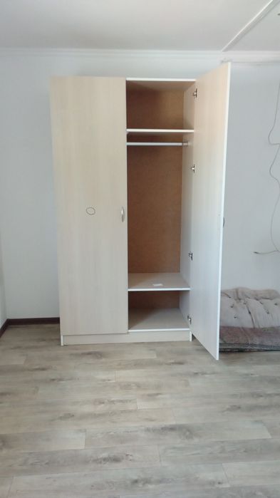 Продам шкафы двухдверные