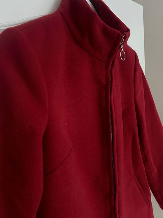 Красиво дамско палто в червено – почти ново